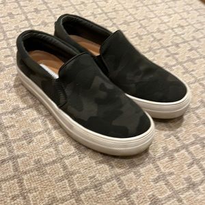 Steve Madden Zanya slip ons